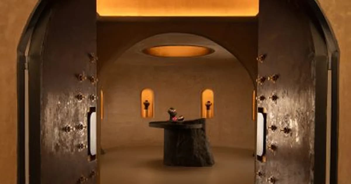 Parinamah Architects references temple architecture at Indian jewellery store