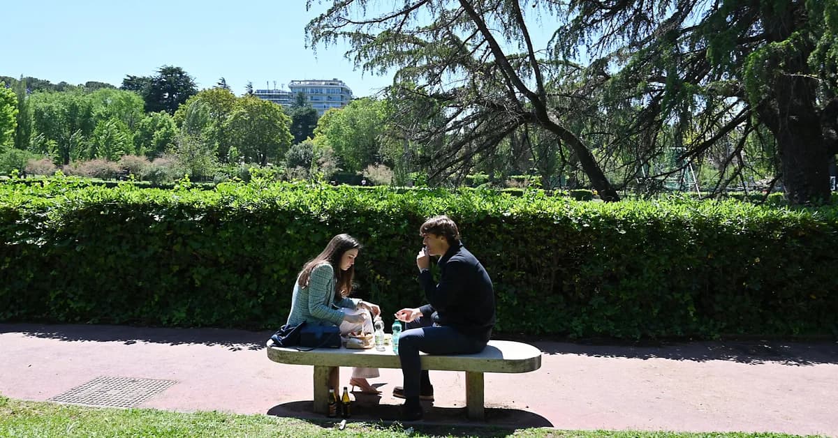 Americans say they are dating less as the average cost of a night out exceeds $200