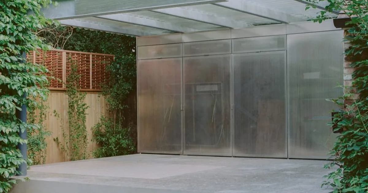 Neiheiser Argyros adds steel "cabinet of curiosities" to London outhouse