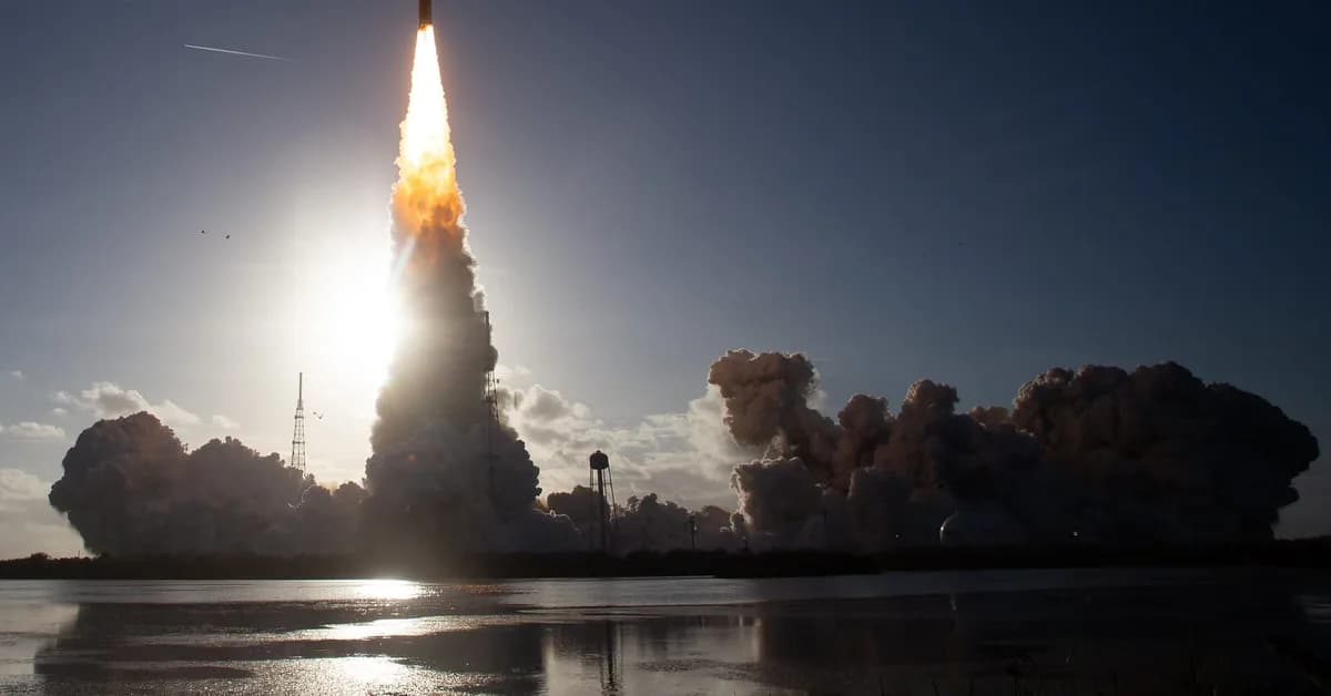 Artemis II Astronauts Have 'Two Microsoft Outlooks' and Neither Work