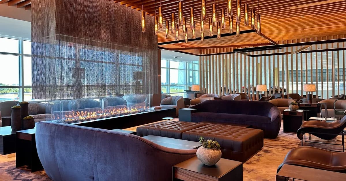 Which US airlines offer the best lounge access policies for travelers?