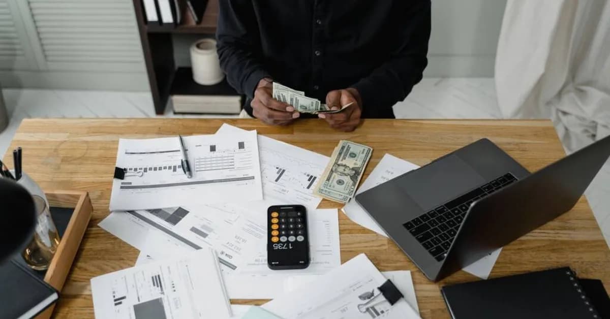 How Young Entrepreneurs Can Manage Personal Finances Across Two Countries