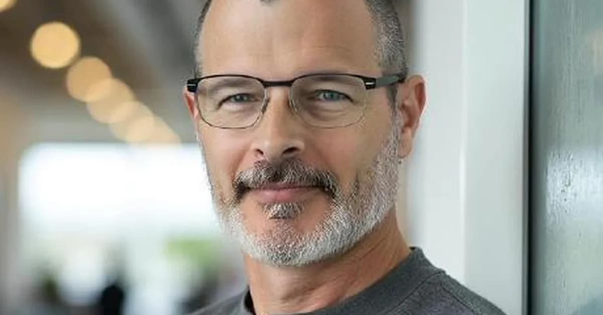 msitarzewski/agency-agents — A complete AI agency at your fingertips** - From frontend wizards to Reddit comm