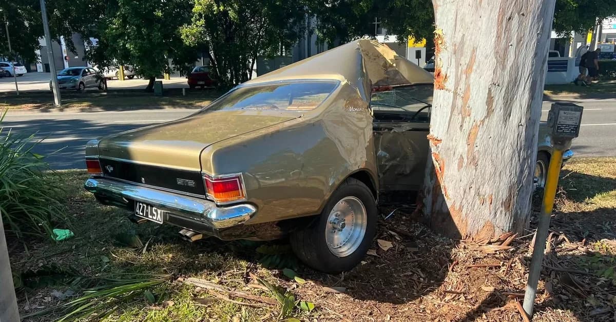 Classic Holden Monaro meets tragic end in Brisbane crash