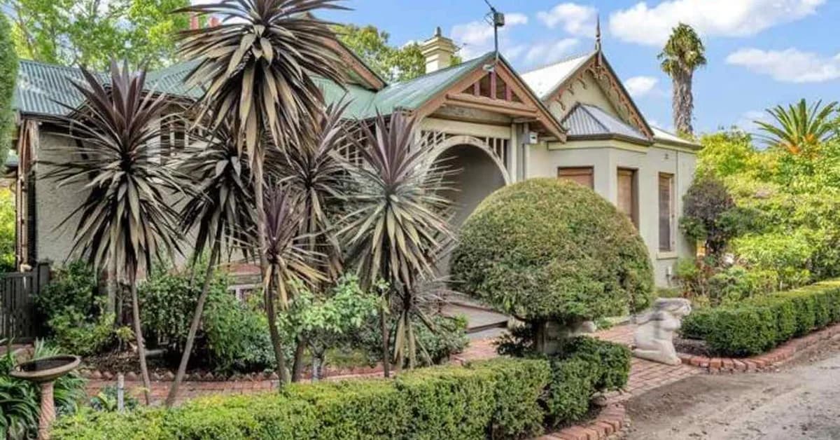 Bacchus Marsh: circa-1878 home on Avenue of Honour for sale