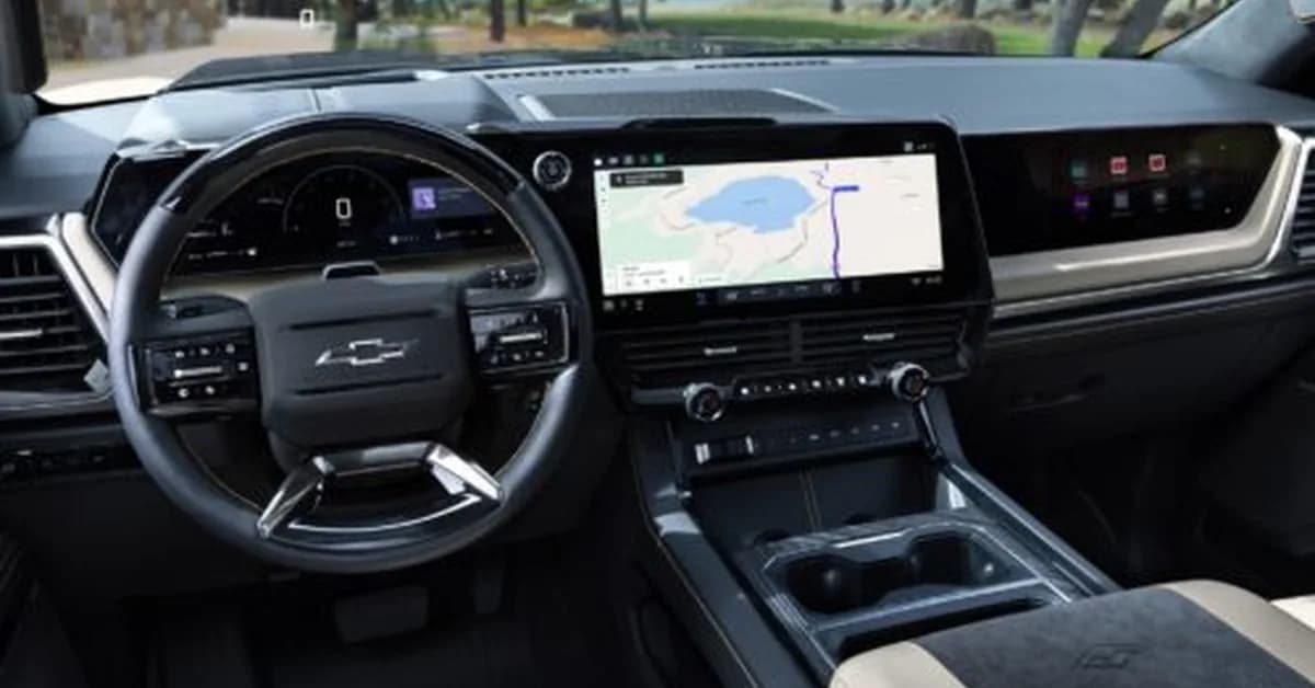 GM gives its most important trucks a new UI-and includes CarPlay