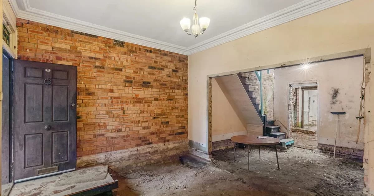 'Dirt cheap' terrace hits market in posh inner-city pocket