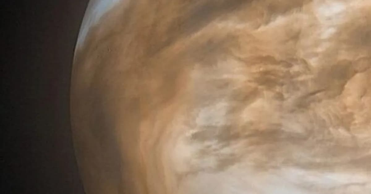 Venus' mysterious haze is actually cosmic dust