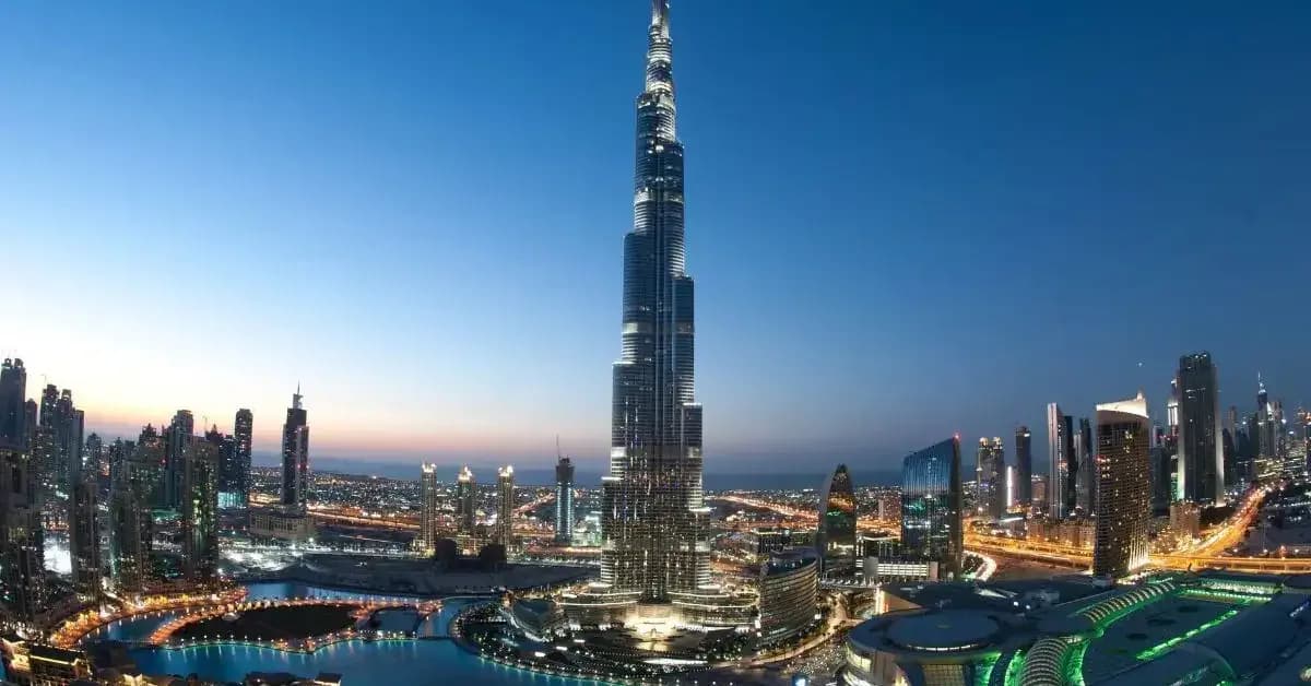 Dubai luxury hotels woo staycationers as tourists flee