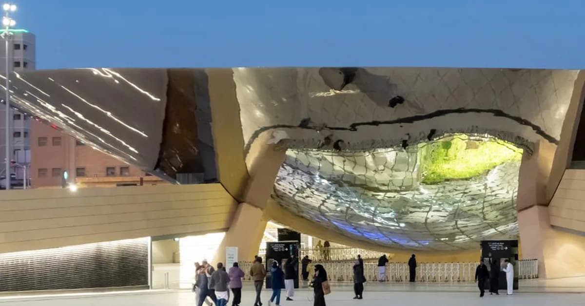 Sn++hetta tops Saudi metro station with mirrored bowl-shaped canopy