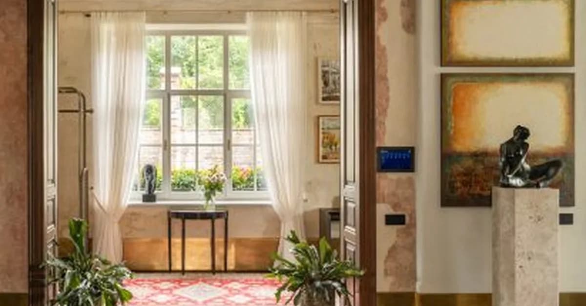 Replus Bureau avoids "nostalgic reconstruction" in Ukrainian villa renovation