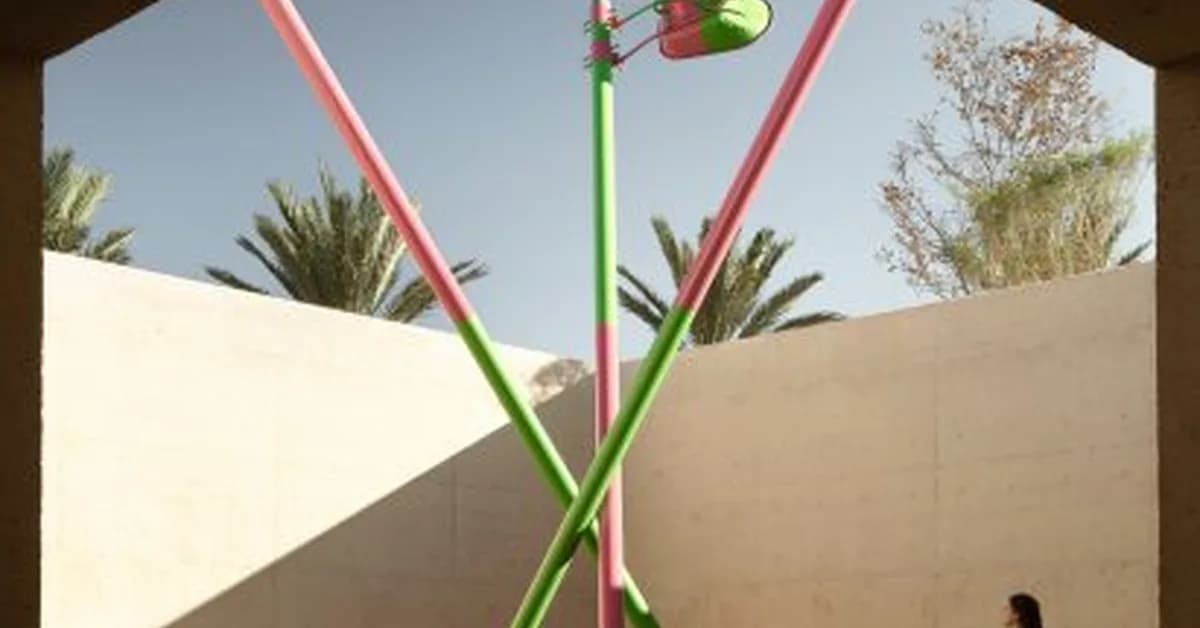"Light and sea breeze shape the viewing" of exhibits at open-air art gallery in Mexico