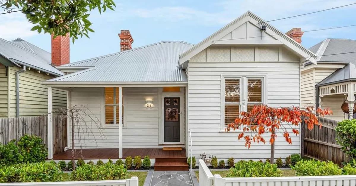 Agent warns bargain hunters as young buyers swoop on Geelong West home