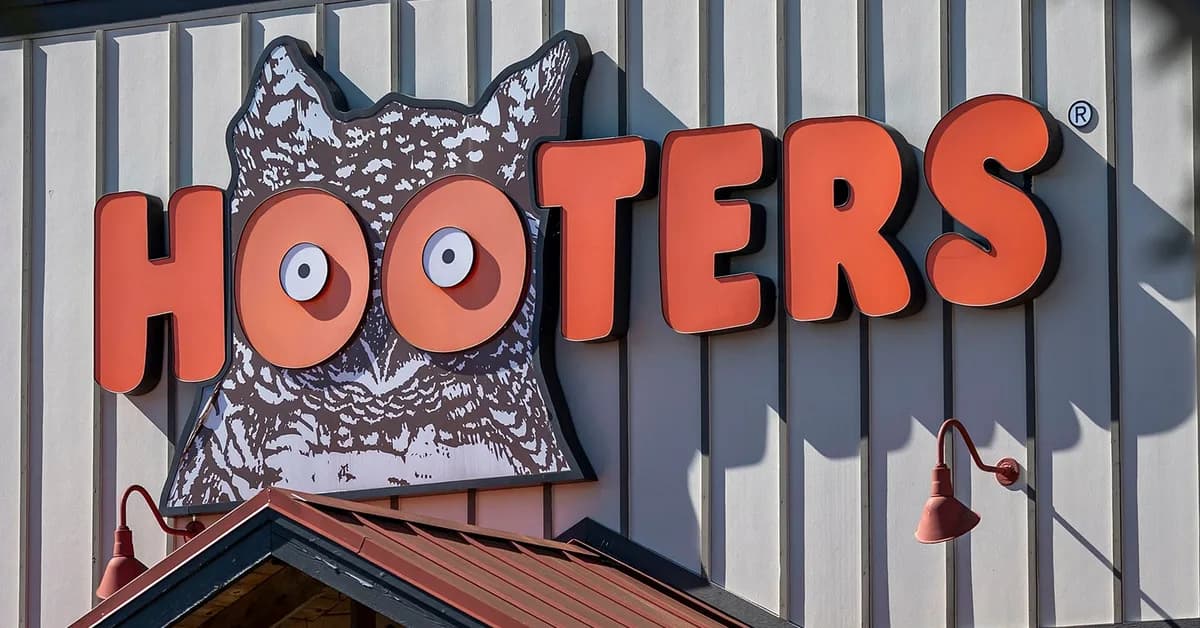 The Founders of Hooters Are Making a Buddy-Comedy Movie About the Restaurant Chain's Origin Story