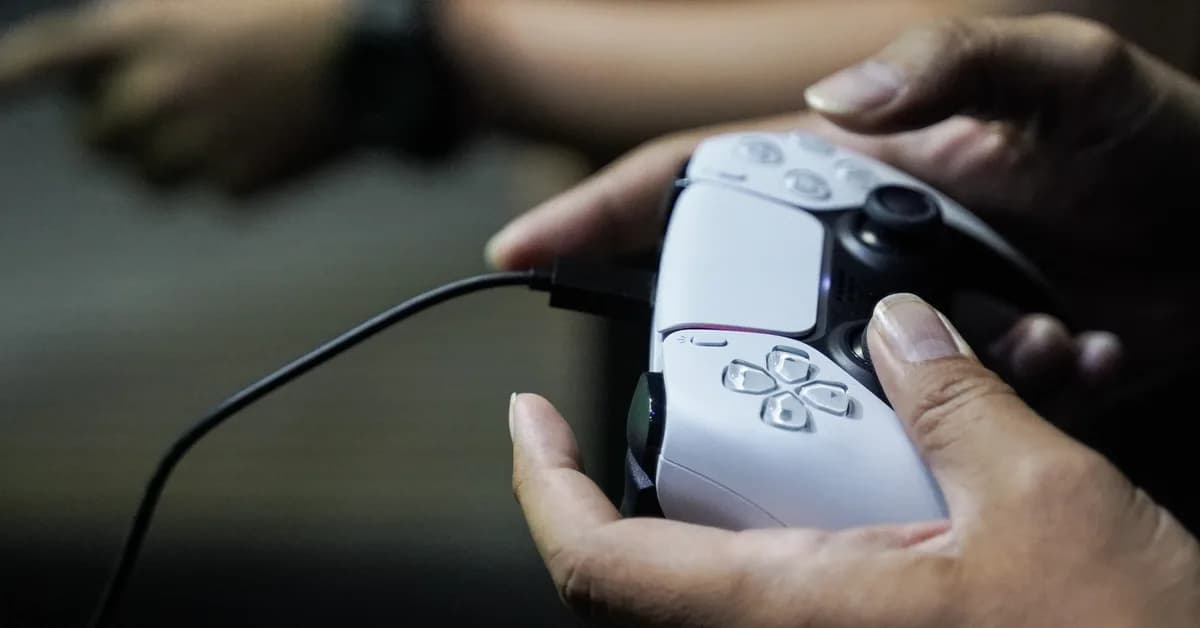Sony Patent Would Let You Tap Your Card or Phone on Your PlayStation Controller to Make a Payment