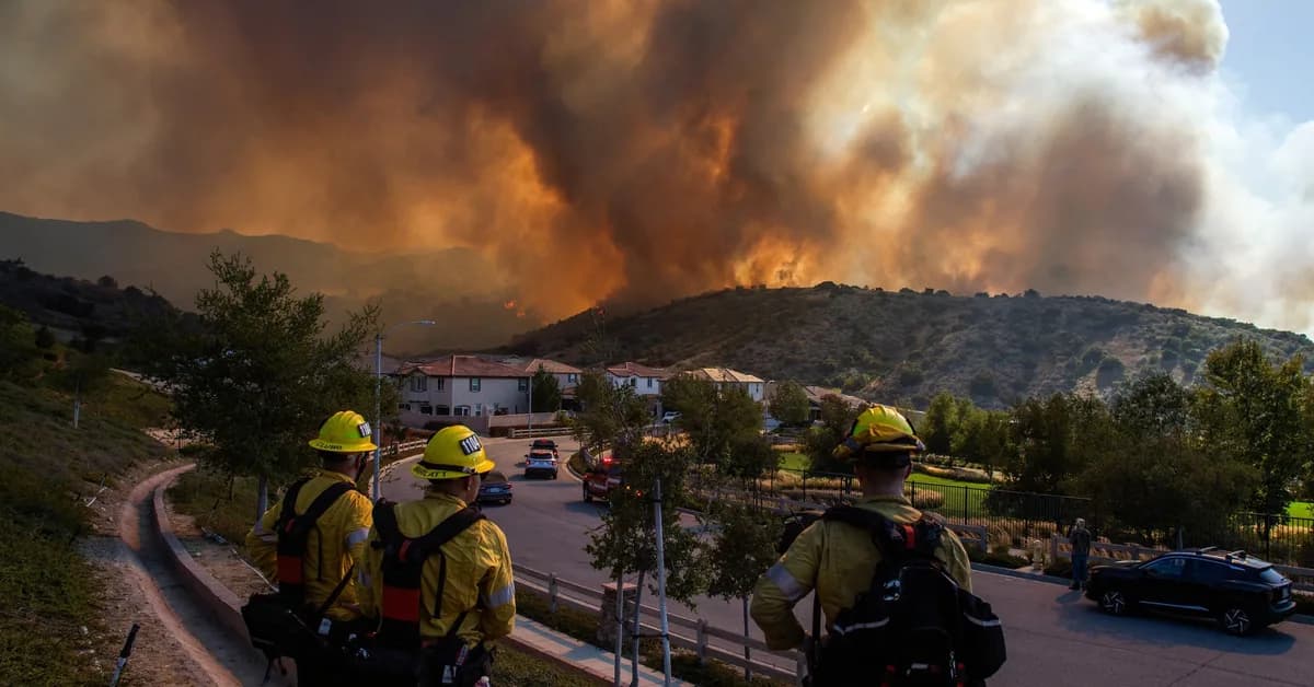 Wildfire Forces Evacuation of 10,000 Homes in Southern California