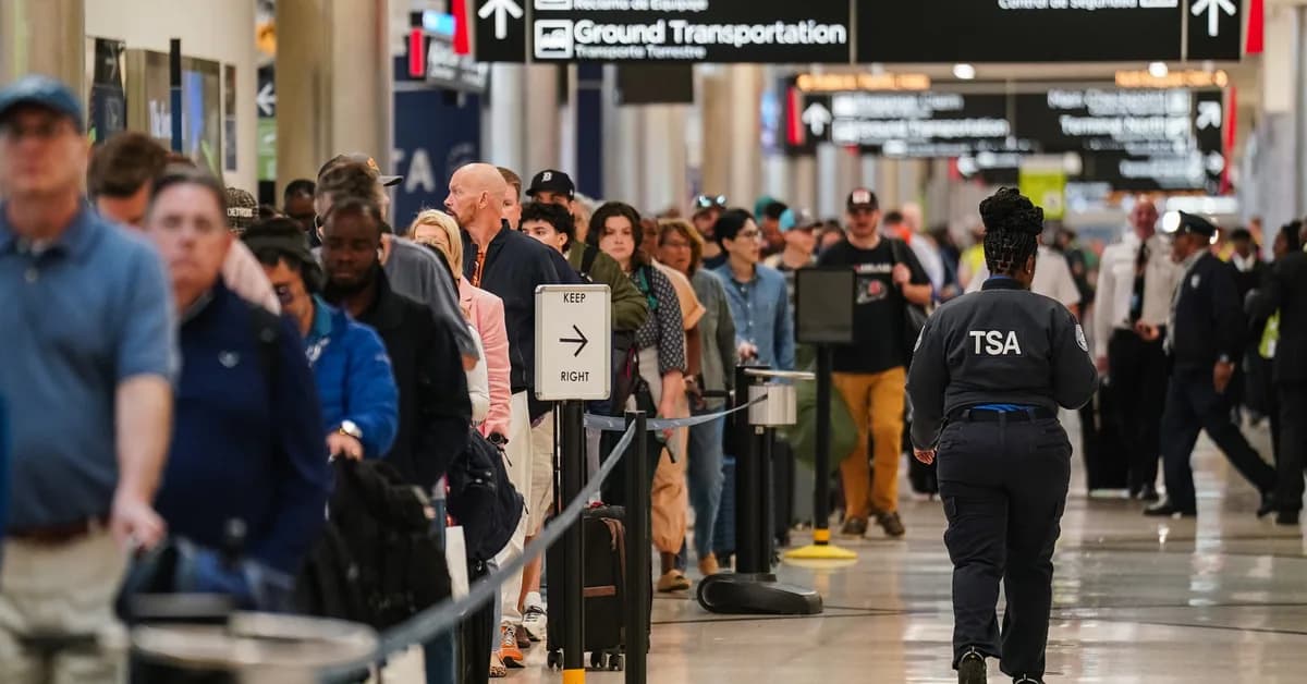 Trump says he will sign an executive order to have the Department of Homeland Security pay TSA workers