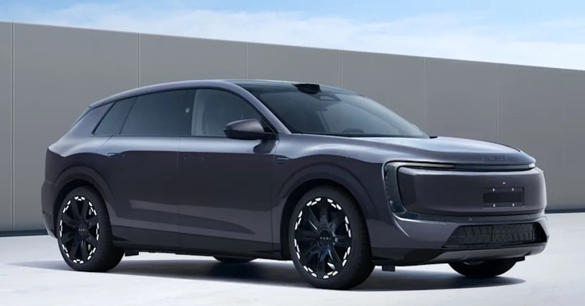 Don't call it a concept: 670 hp AUDI E7X electric SUV caught testing