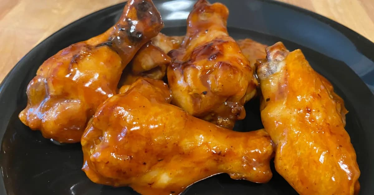 I made 3-ingredient Buffalo wings in my air fryer, and I'm never using an oven again