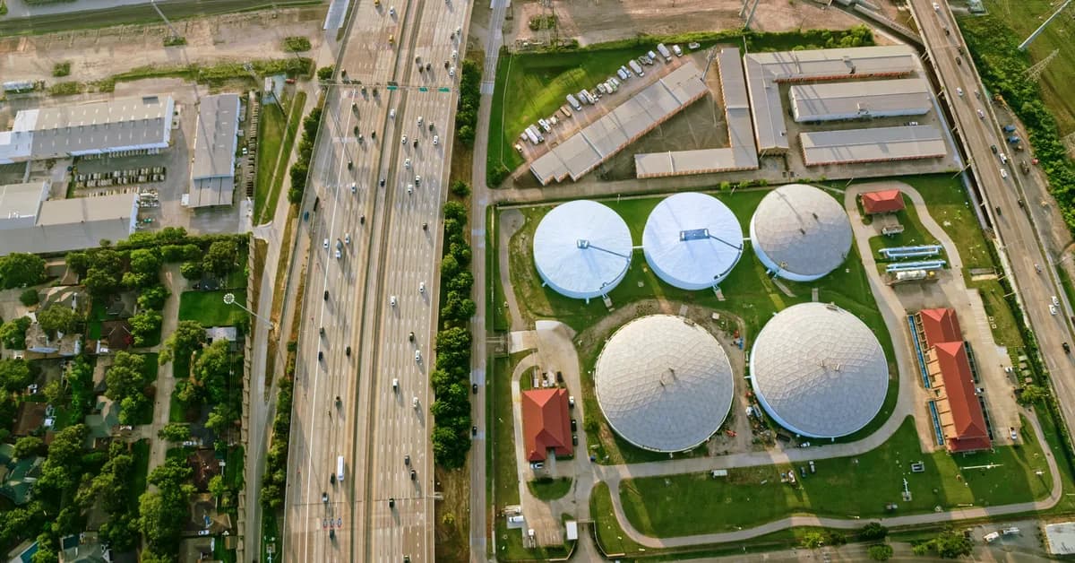 In most cities, nobody owns the whole network