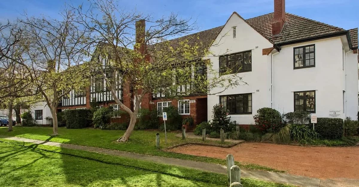 Buyers swoon over Canberra's oldest apartment designed by Kenneth Oliphant