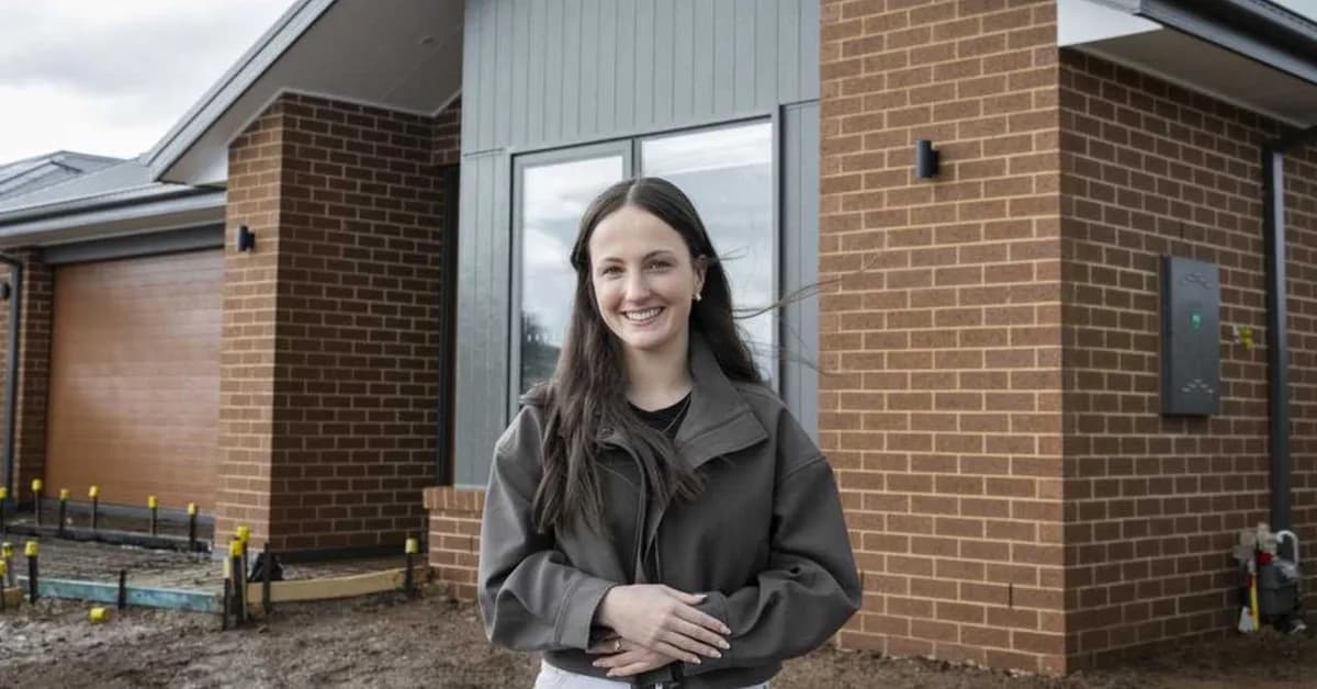 Vic teenager, 19, on building her first investment property
