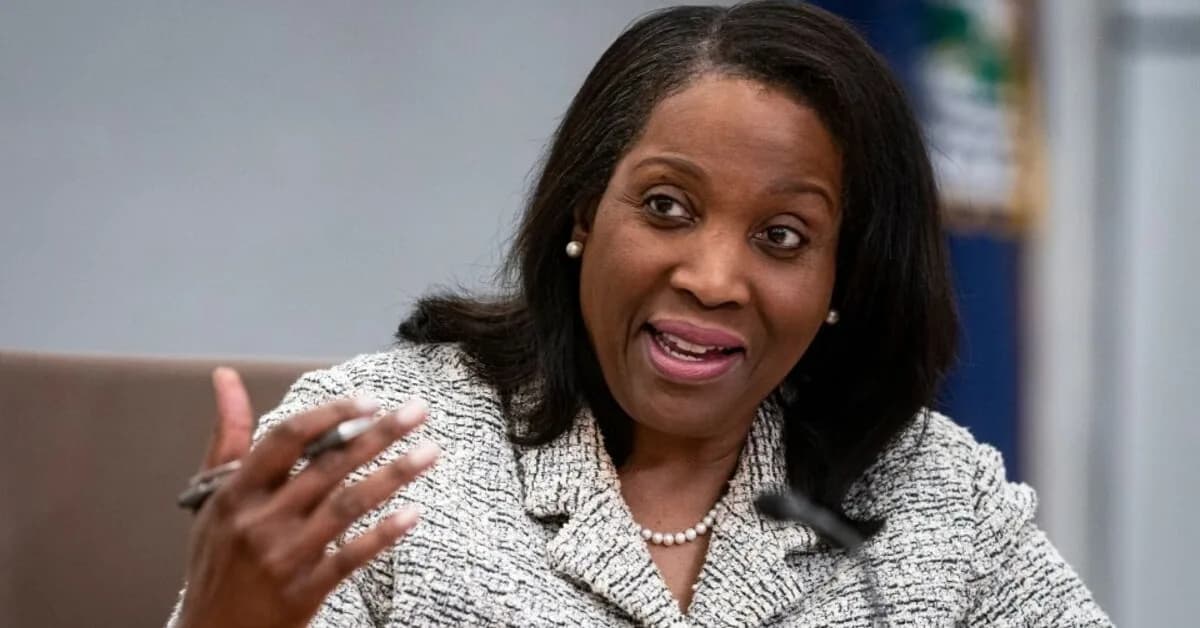 Lisa Cook Warns on Fed's Ability to Counter AI-Driven Unemployment