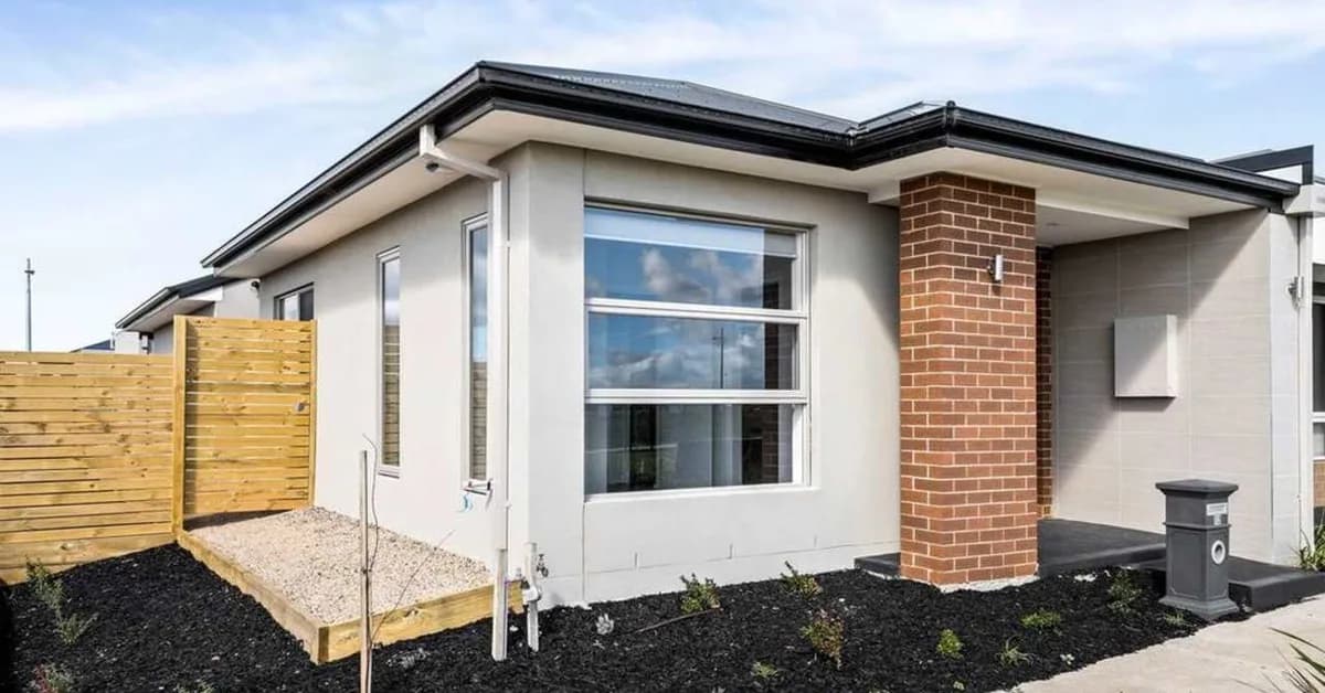 "A buyers market": House prices plummet in Melbourne's west