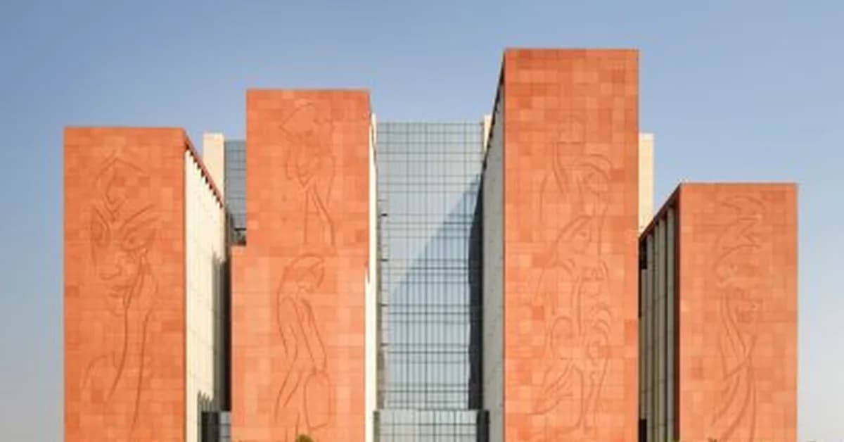 Sandstone murals adorn giant office in Kolkata by Morphogenesis