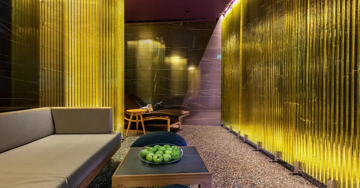 Vitality Hotel Punta - light shaped in glass