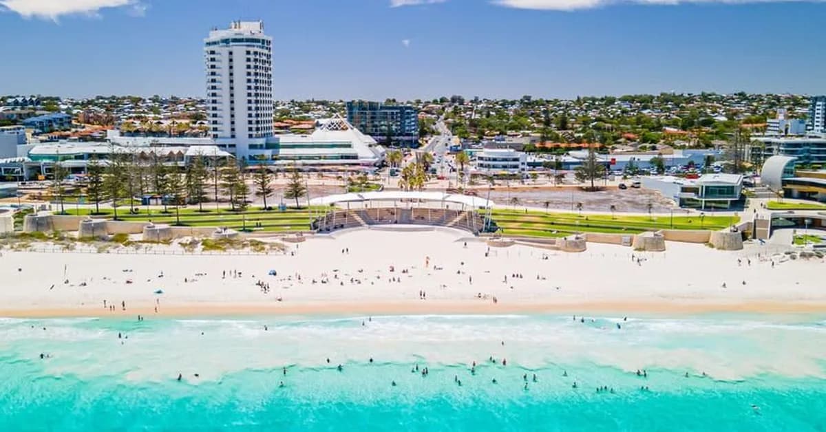 'Like a desert': Conditions cool in hottest capital city, but there's a catch