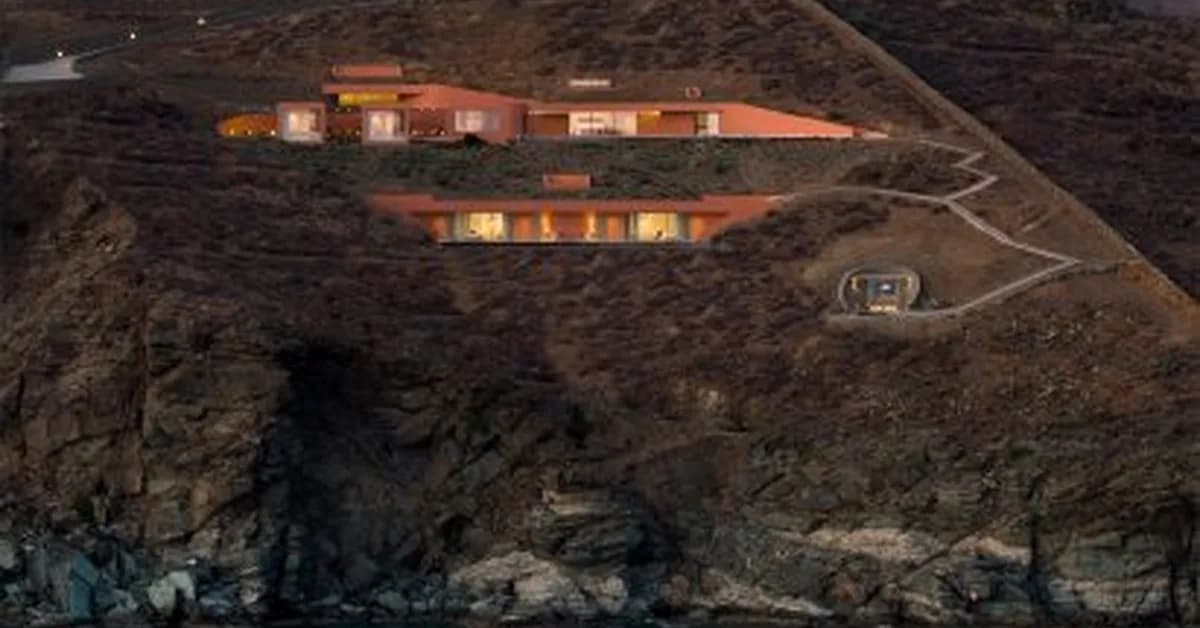 Ateno Architecture Studio sinks Olen resort into Greek cliff edge