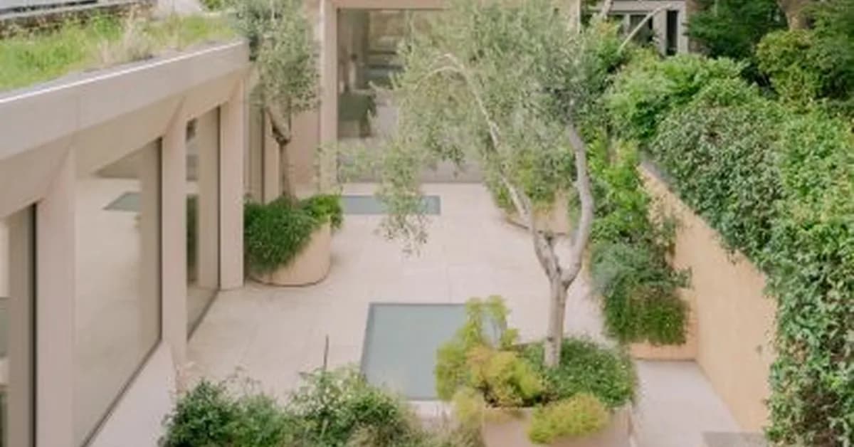 Studio Dera adds sculptural extension to Mozart House in London