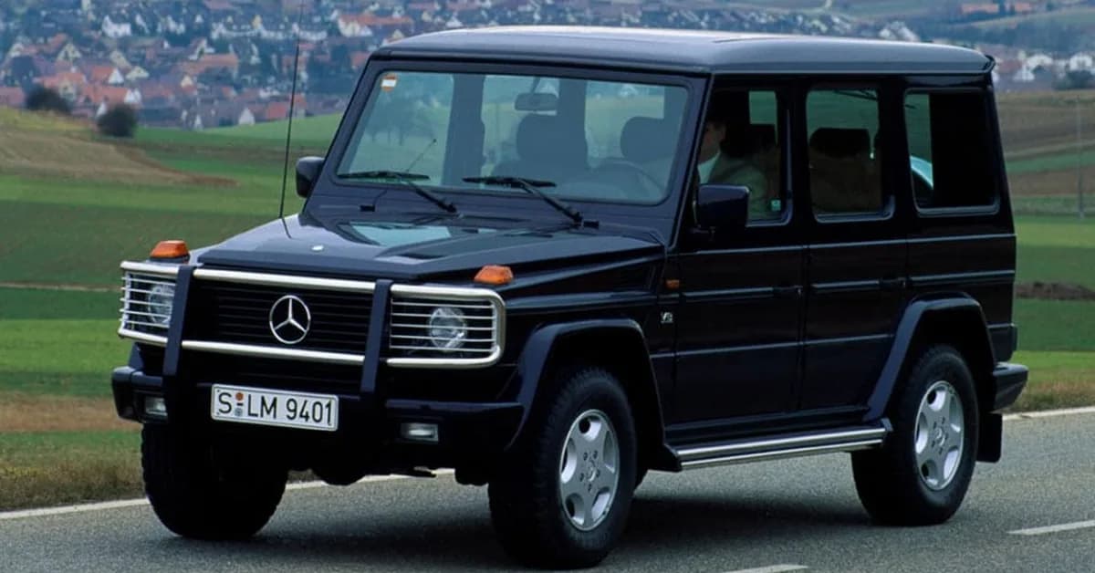Tourists Watched 913 Cars Park And One Luxury Badge Kept Getting It Wrong... But Not By Much