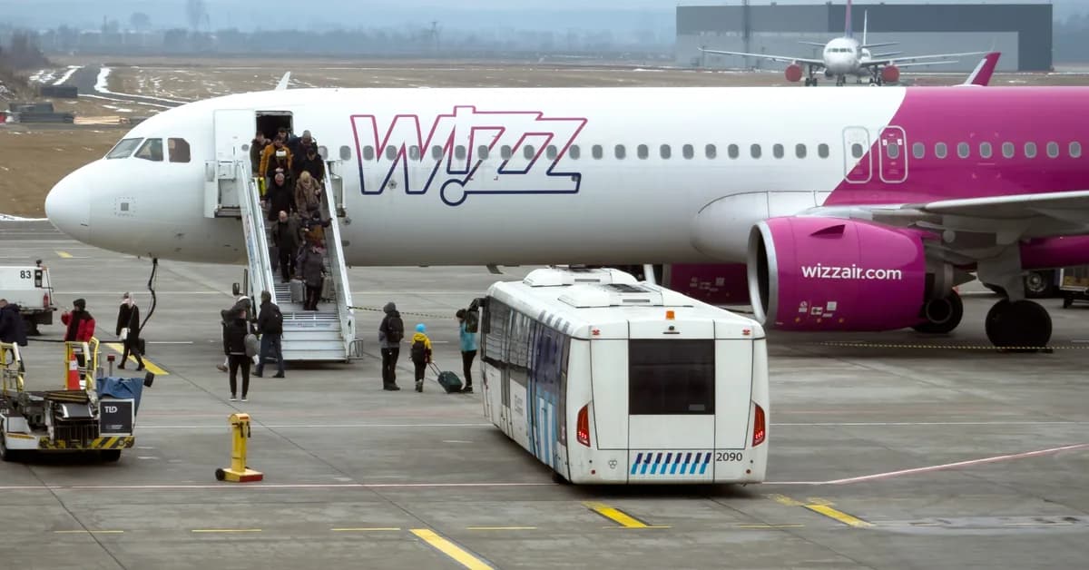 Airline stocks are dropping as Trump's Hormuz blockade intensifies fears of a jet fuel shortage