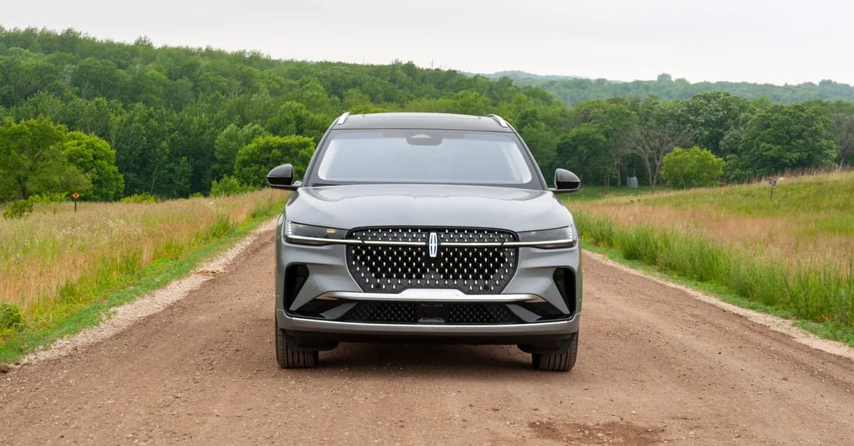 Lincoln Reportedly Planning a Reskinned Bronco as a Mercedes G-Class Rival: TDS
