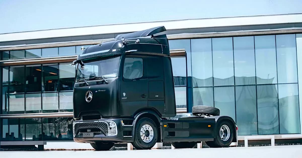 Mercedes-Benz' eActros electric semi trucks arrive in Chile