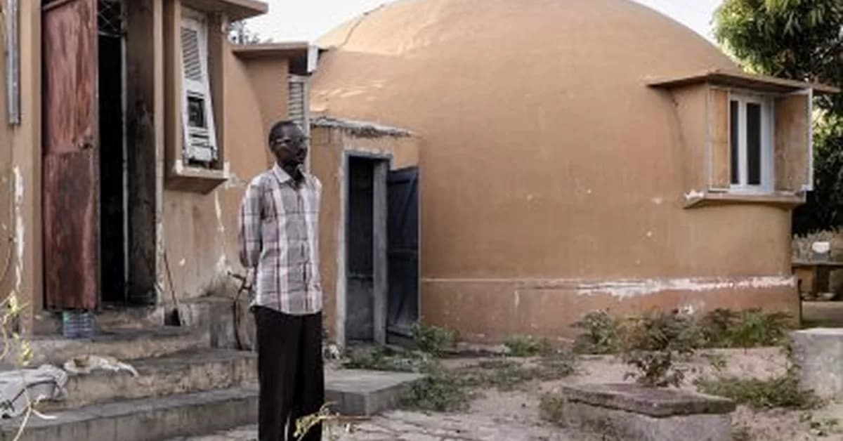 Andrea Ferro photographs Dakar's under-threat bubble houses