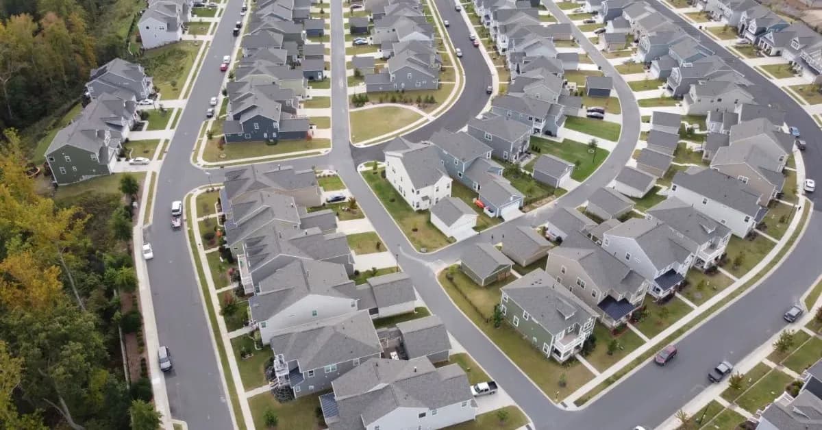 Tepid spring selling, strong headwinds buffet builder confidence