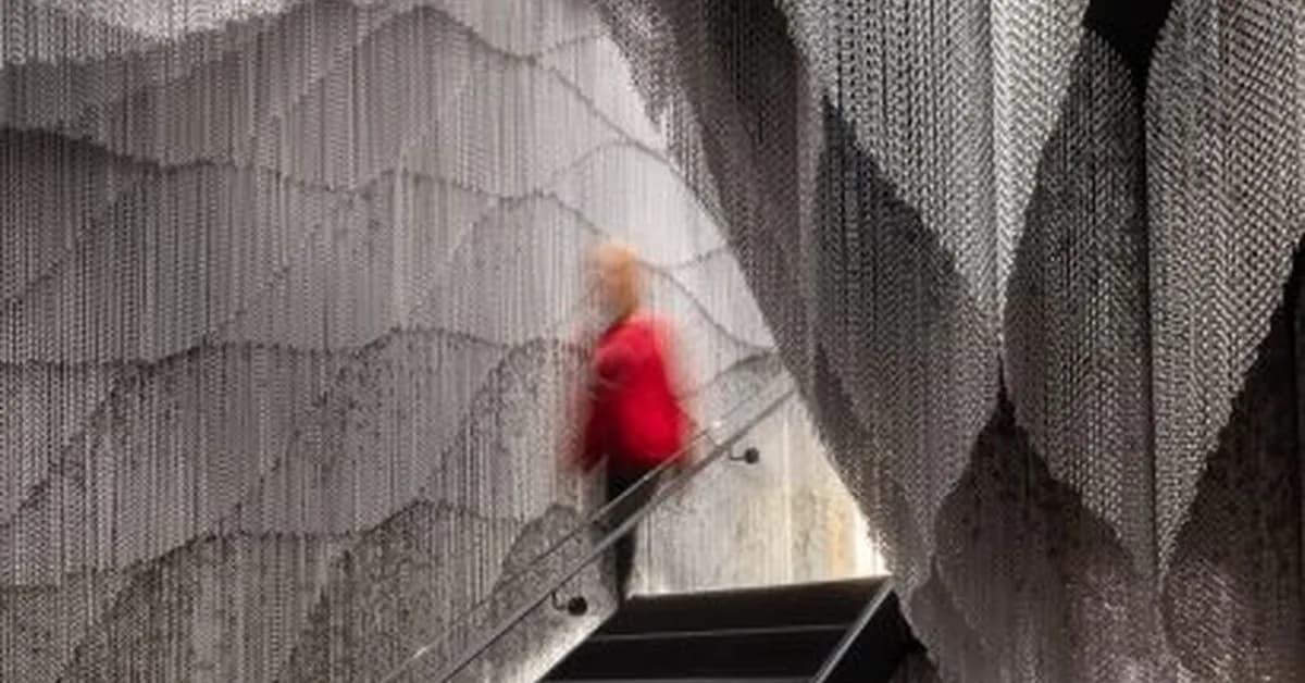 Six sculptural installations spotlighting the versatility of Kriskadecor's metal chains