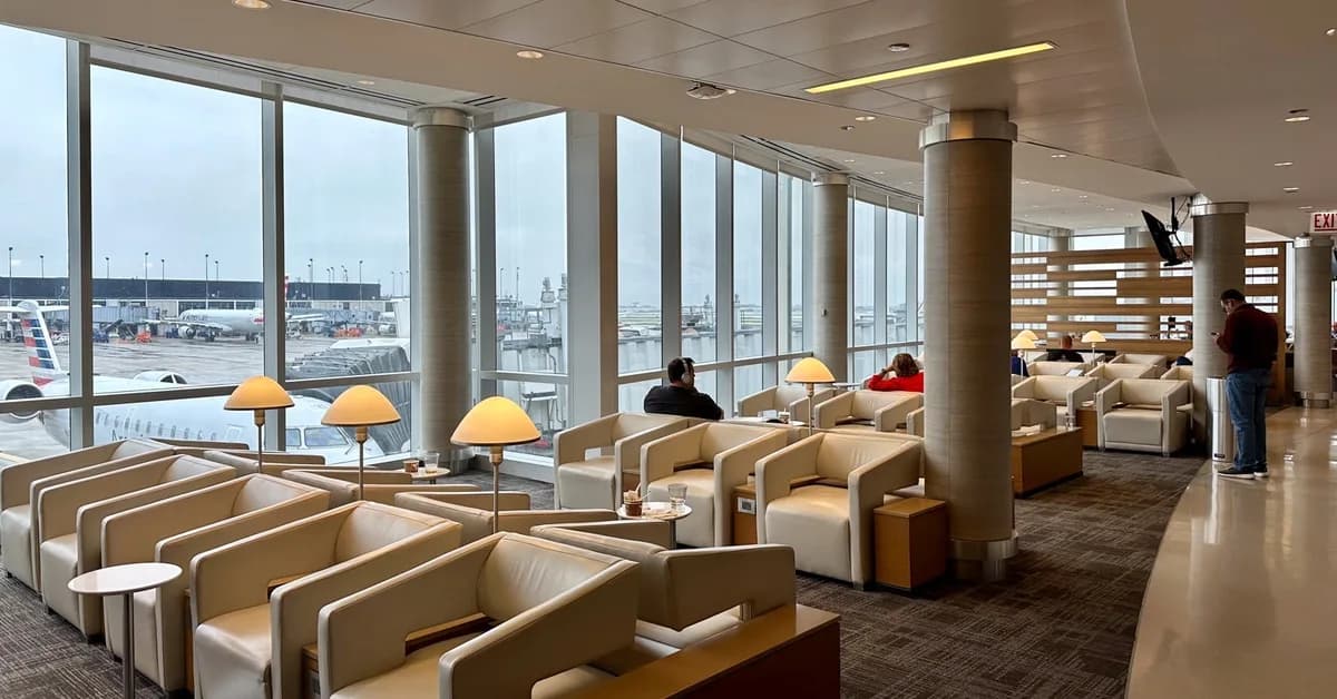 3 reasons why this is the best card for Admirals Club lounge access